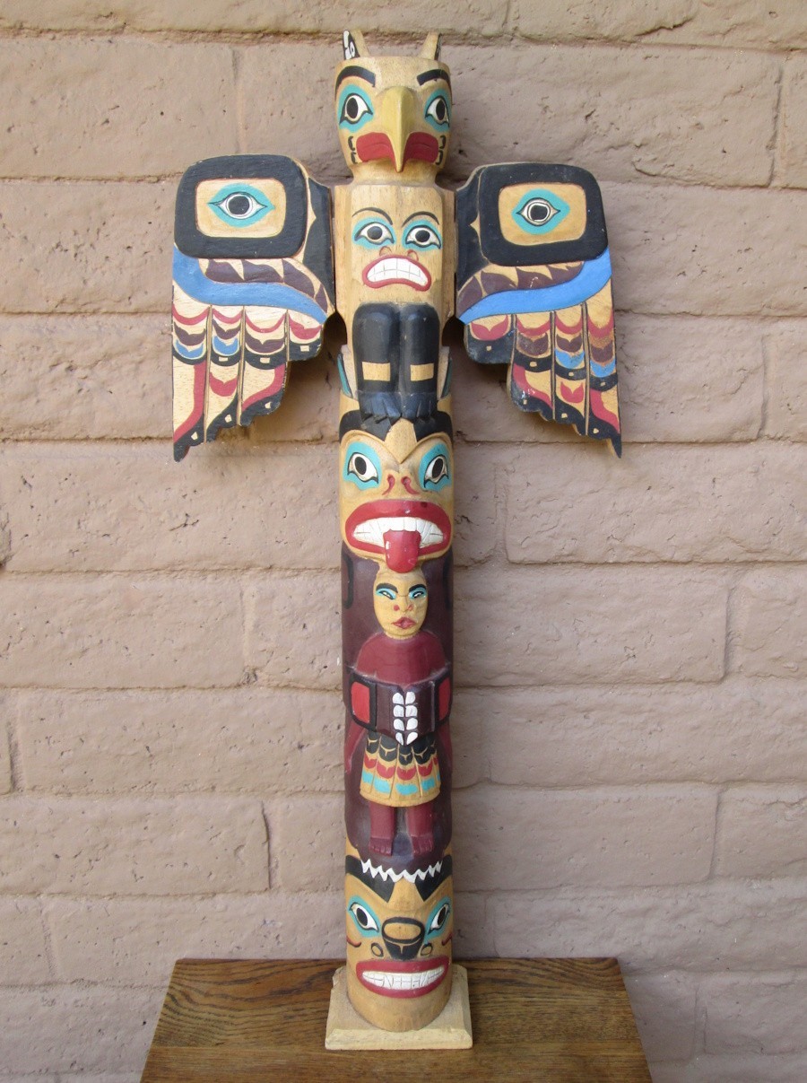 PACIFIC NORTHWEST COAST WOOD TOTEM, 30 INCHES TALL, SIGNED BY CARVER ARTIST