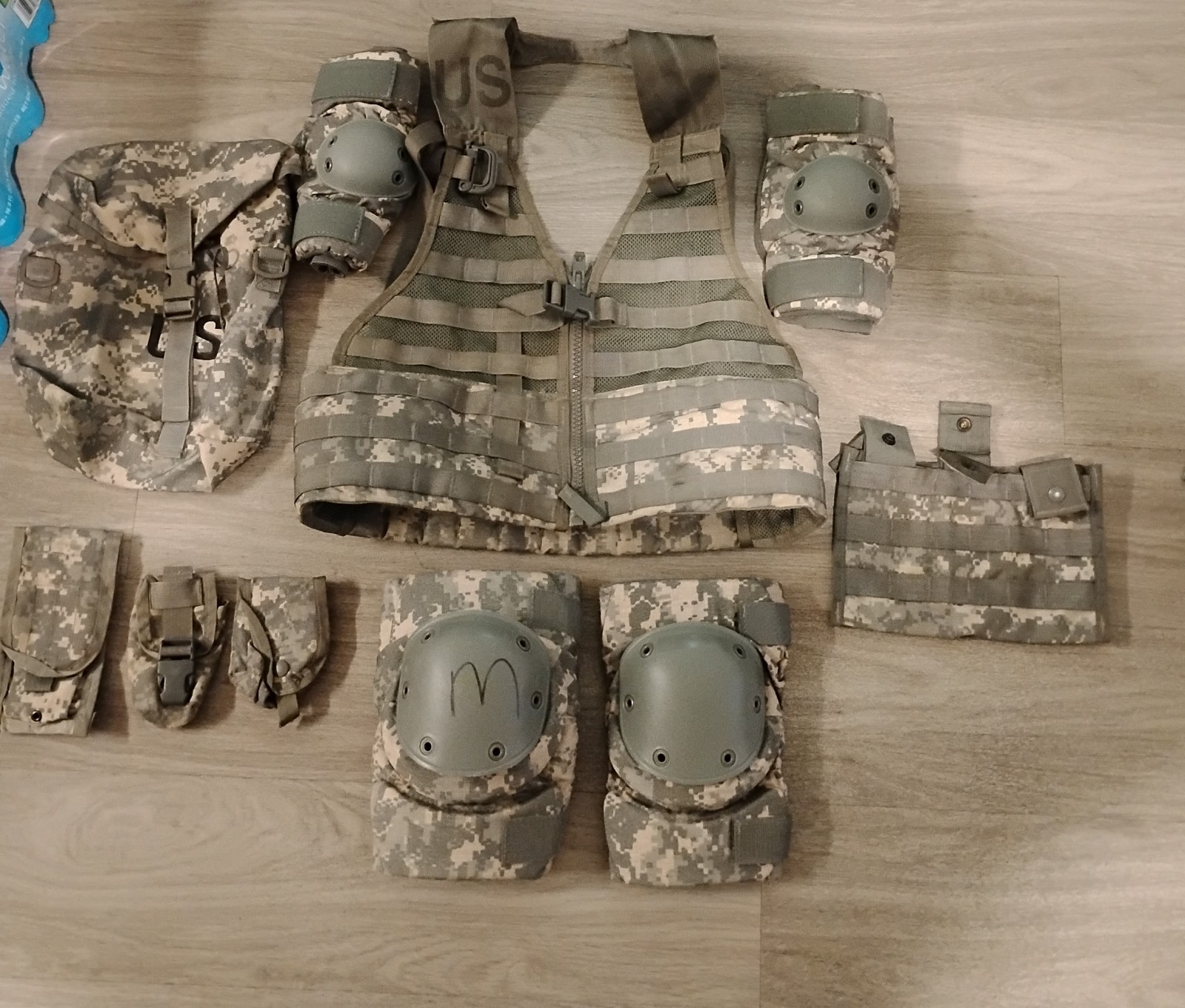 8pc Fighting Load Carrier w/ 7 MOLLE II Pouches  Pads ACU UCP US ARMY