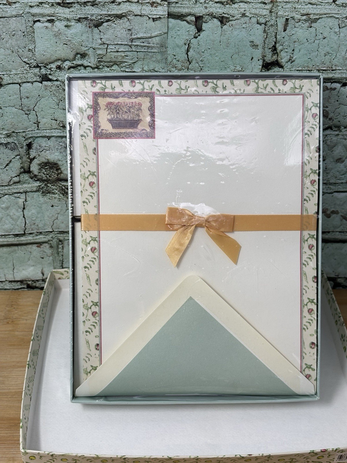 Vtg New Stationery Box Set Writing Paper Note Cards Envelopes English Flowers