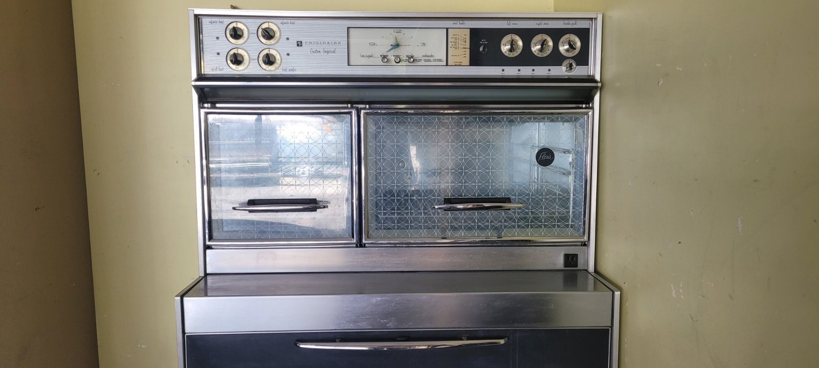 Vintage Frigidaire Flair Double Wall Oven Cooktop Range 40” Vintage Frigidaire Flair Double Wall Oven Cooktop Range 40”