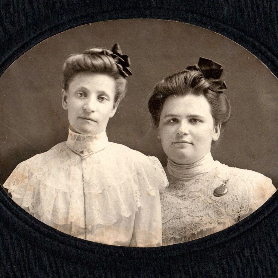 c1900s Tiskilwa, IL Cabinet Card Photo Two Young Women Oval Mount Bureau County c1900s Tiskilwa, IL Cabinet Card Photo Two Young Women Oval Mount Bureau County
