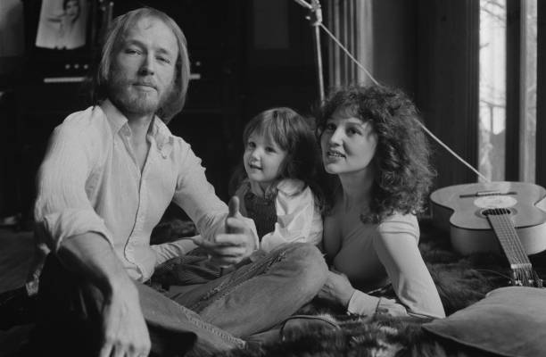 Mike Sarne with his wife Tanya and their daughter Claudia 1973 OLD PHOTO Mike Sarne with his wife Tanya and their daughter Claudia 1973 OLD PHOTO