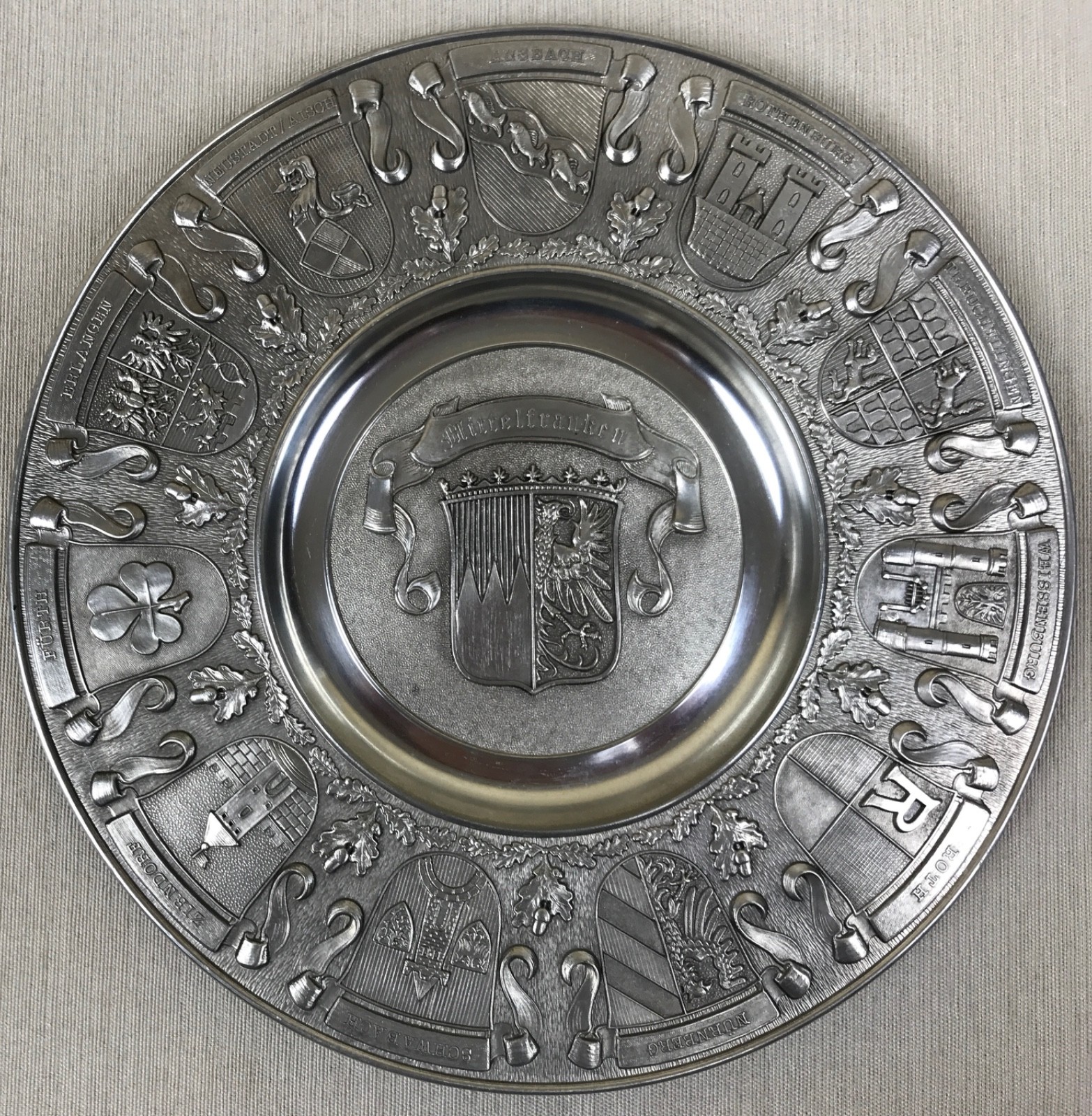 Vintage Mittelfranken Nürnberg, Hand Cast A&G Zinn Pewter Wall Hanging Plate Vintage Mittelfranken Nürnberg, Hand Cast A&G Zinn Pewter Wall Hanging Plate