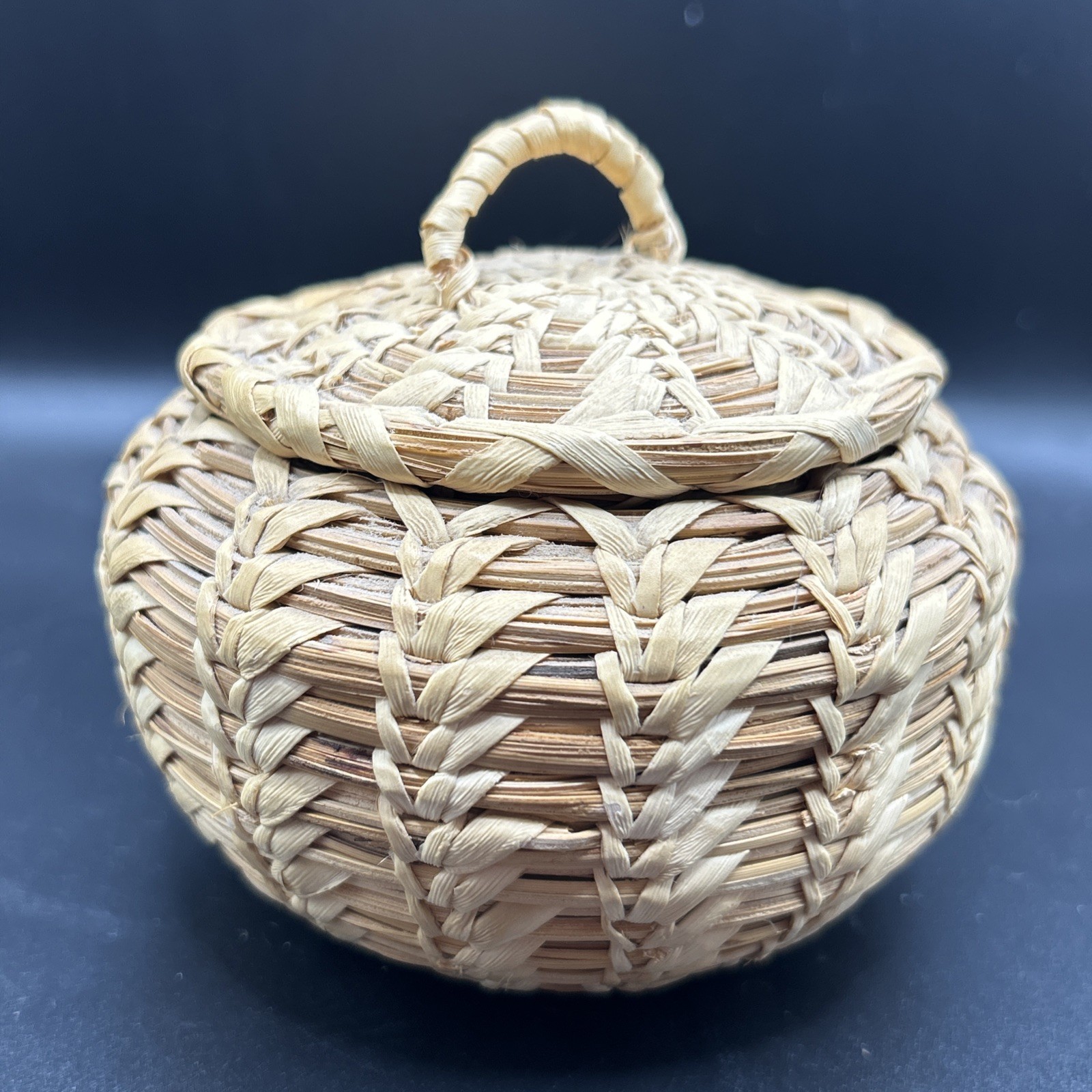 Vintage Papago (Tohono O\'odham) Coiled Globular Basket w/ Lid, 4 1/2\ Vintage Papago (Tohono O\'odham) Coiled Globular Basket w/ Lid, 4 1/2\