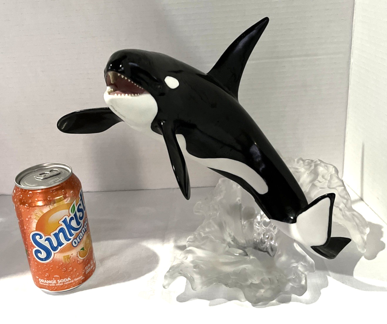 FRANKLIN MINT Orca Killer Whale on Wave Sculpture by Richard Ellis Mint Germany