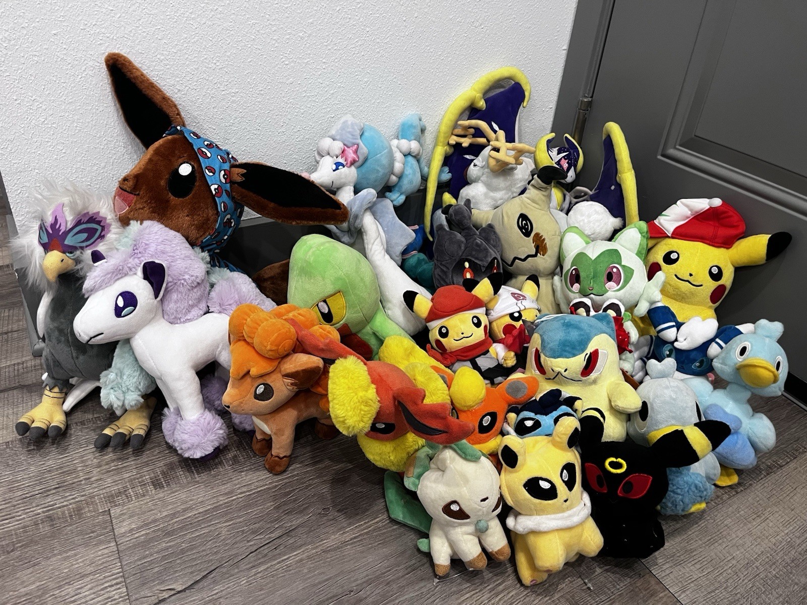 Pokemon Plush Lot Of 23 Pokemon Center Tomy BAB - Some NWT Rare Eeveelutions Etc Pokemon Plush Lot Of 23 Pokemon Center Tomy BAB - Some NWT Rare Eeveelutions Etc