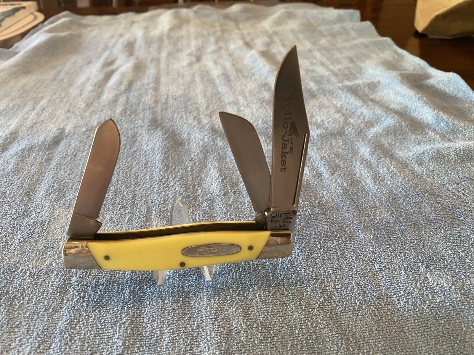 CAMILLUS YELLOW JACKET LARGE 4 1/4\ CAMILLUS YELLOW JACKET LARGE 4 1/4\