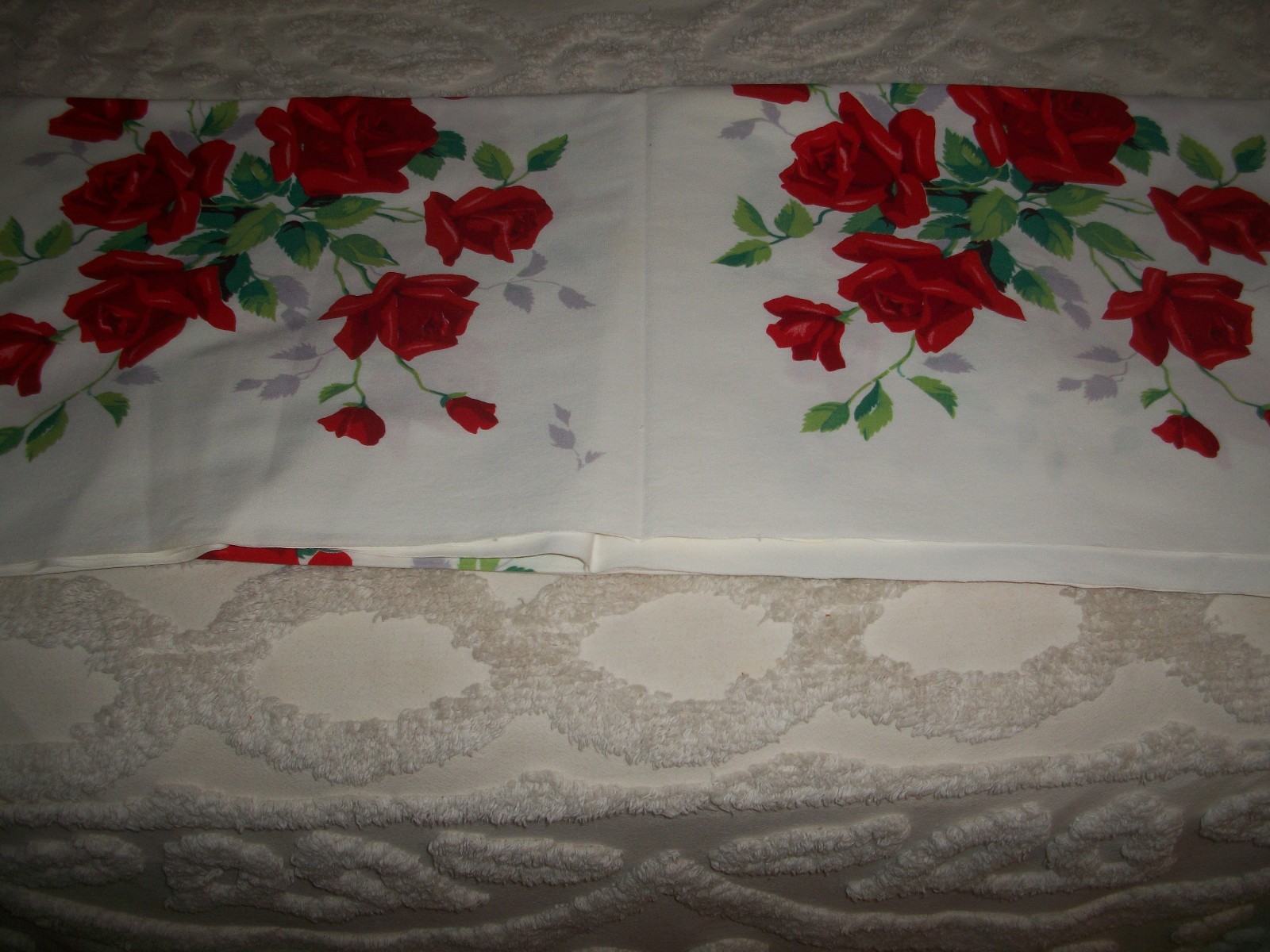 Vintage Heavy Cotton American Beauty Red Rose Tablecloth 53 by 66\