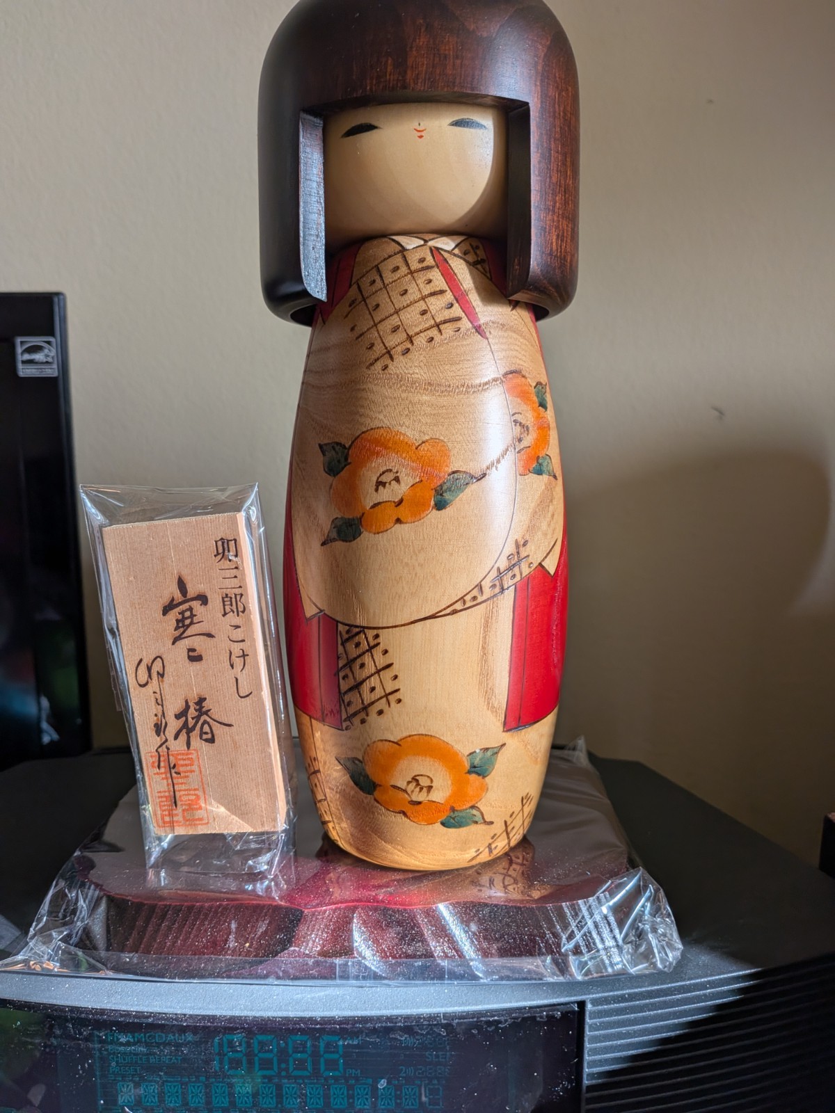 Vintage Creative Sosaku Kokeshi Winter Camellia byUsaburo 9.5\ Vintage Creative Sosaku Kokeshi Winter Camellia byUsaburo 9.5\