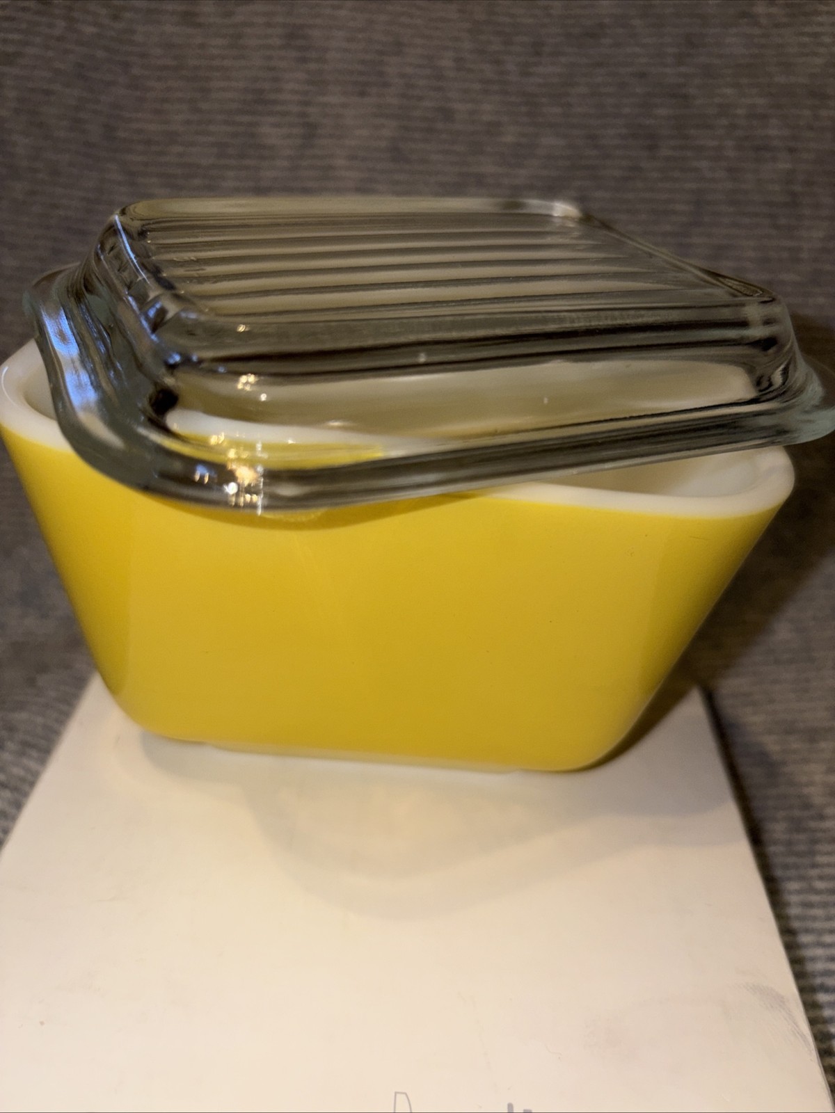 PYREX Verde Yellow 501  1 1/2 Cup Refrigerator Dish &Glass Lid Vintage Excellent
