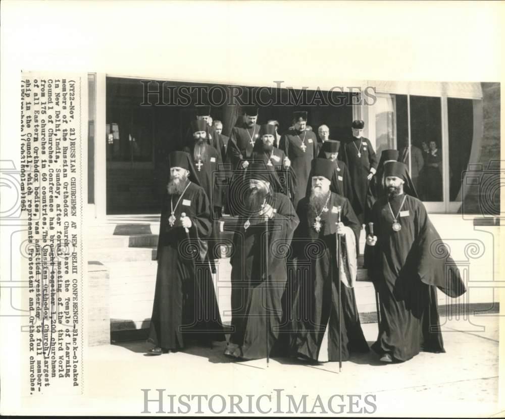 1961 Press Photo Russian Orthodox Church members leave a New Delhi temple, India 1961 Press Photo Russian Orthodox Church members leave a New Delhi temple, India