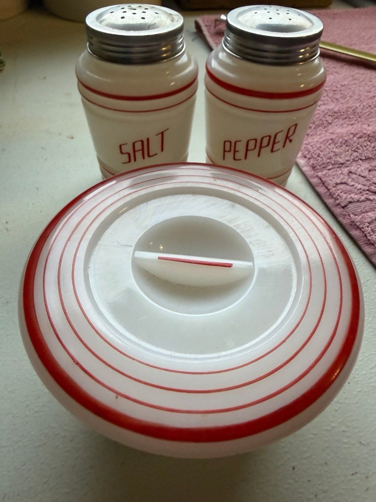 Vintage 1940s Hazel-Atlas Platonite Milk Glass Range Set - Red Beehive Stripe