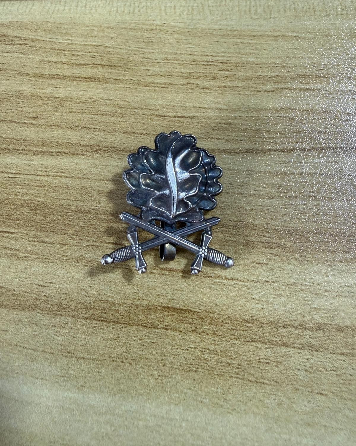 VINTAGE MILITARY PIN BADGE MEDAL GERMAN UNIFORM COLLECTIBLE