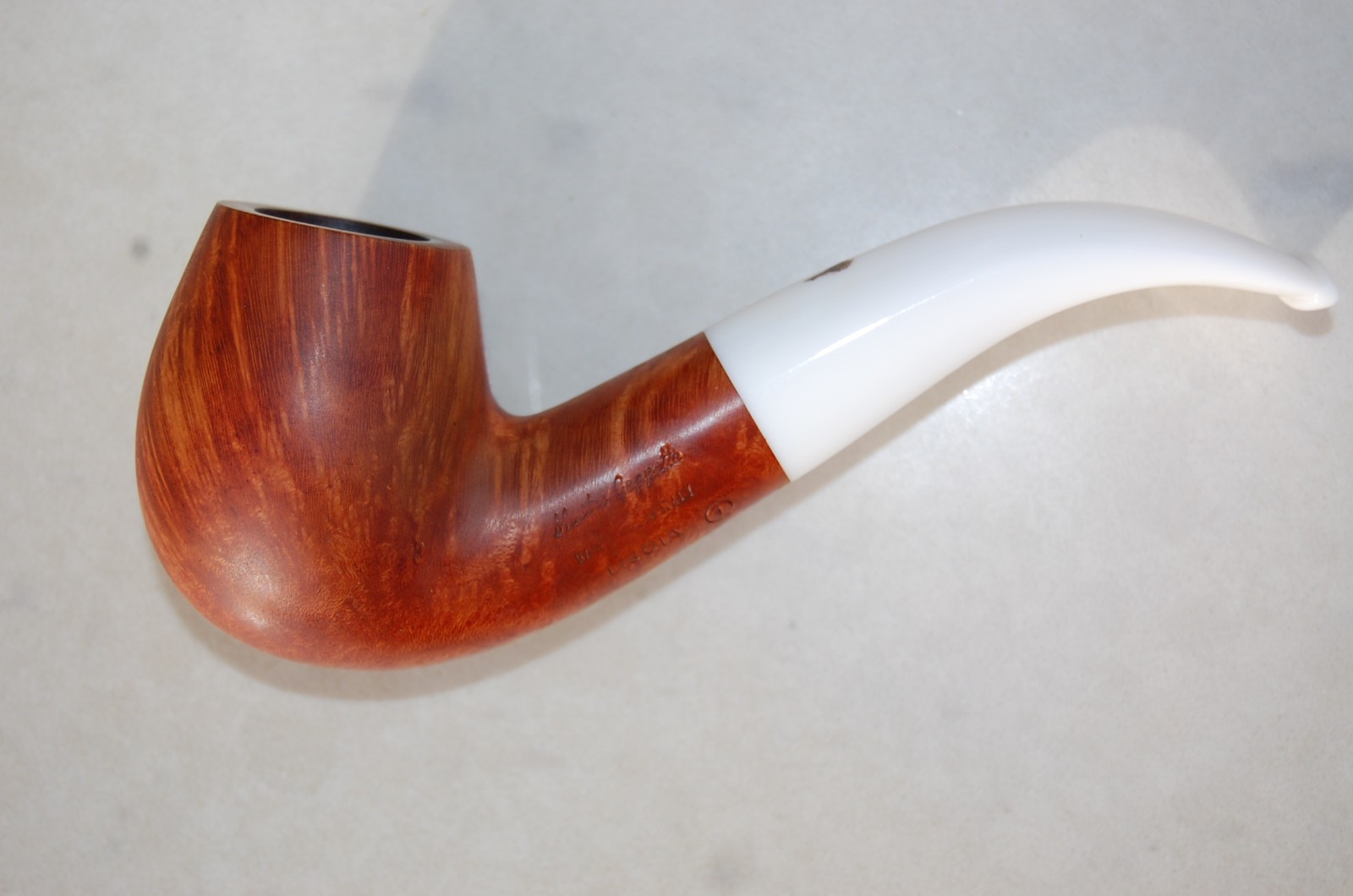 Mastro Geppetto Smooth Bent Billiard Liscia Estate Pipe with White Stem