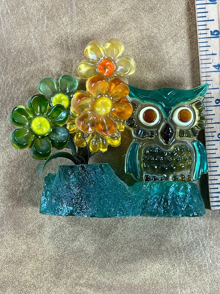 Vintage Lucite Owl & Daisy Flower Bouquet Figurine Blue Green Yellow 1970\'s MCM