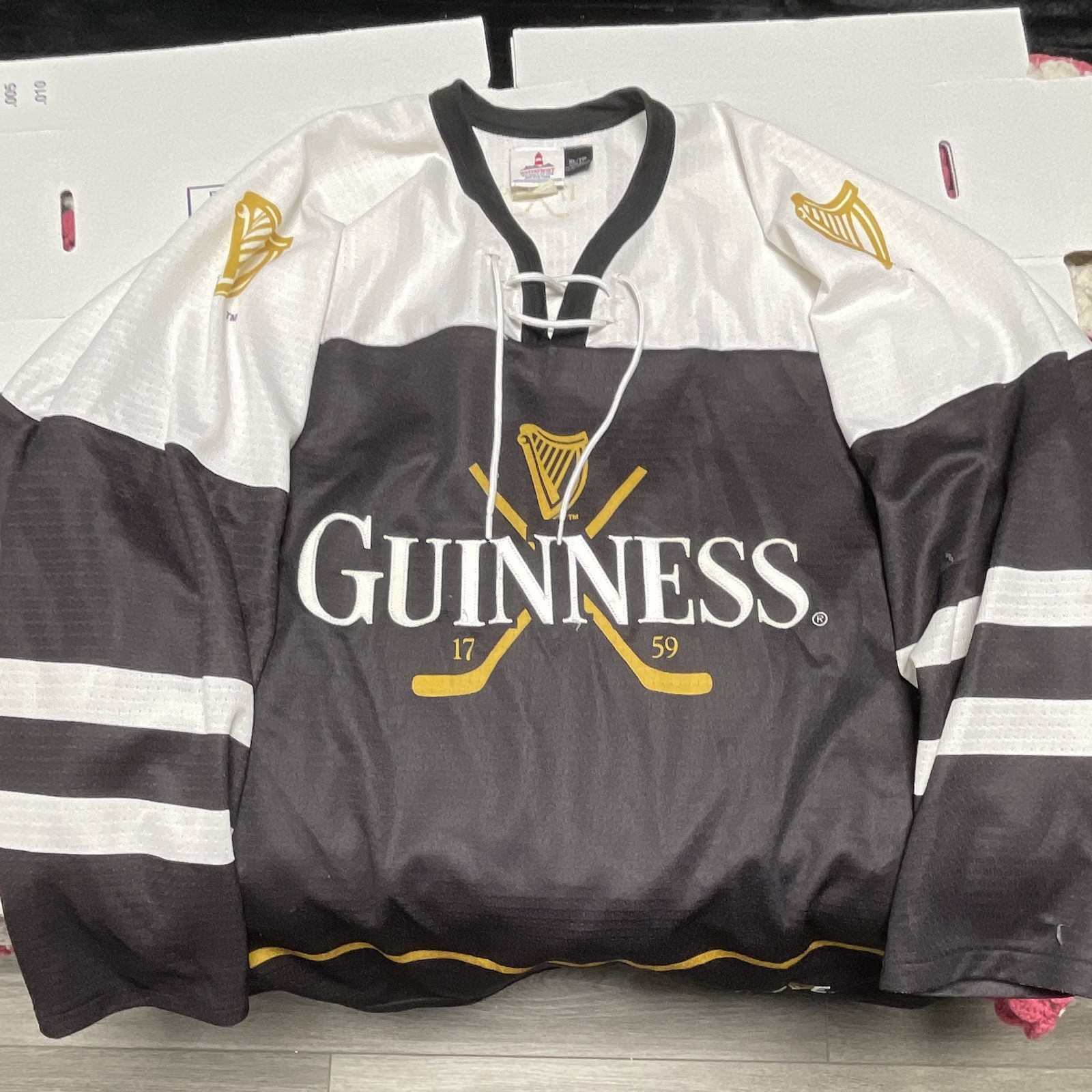 Guinness Breweriana Hockey Style Lace-Up Jersey Shirt Black White Gold XL Guinness Breweriana Hockey Style Lace-Up Jersey Shirt Black White Gold XL