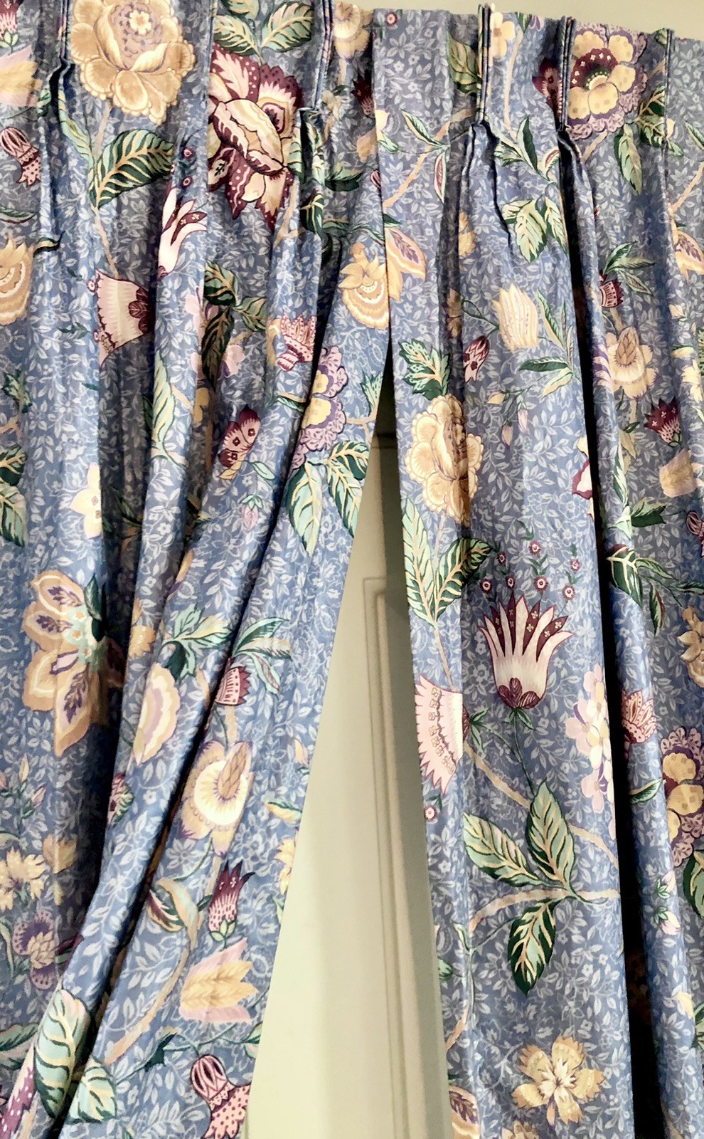 A Vintage Jacobean Floral Pinch Pleated Drapery Pair Lined Gorgeous 50”x84” A Vintage Jacobean Floral Pinch Pleated Drapery Pair Lined Gorgeous 50”x84”