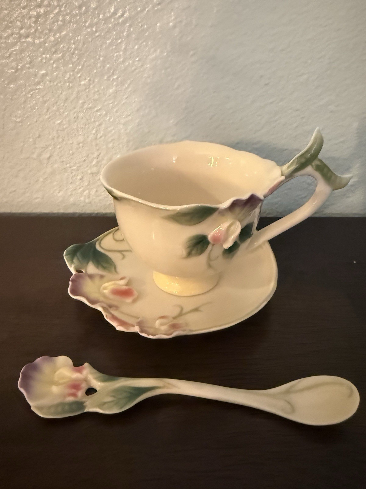 FRANZ Sweet Pea Sculptured porcelain Cup & Saucer/spoon