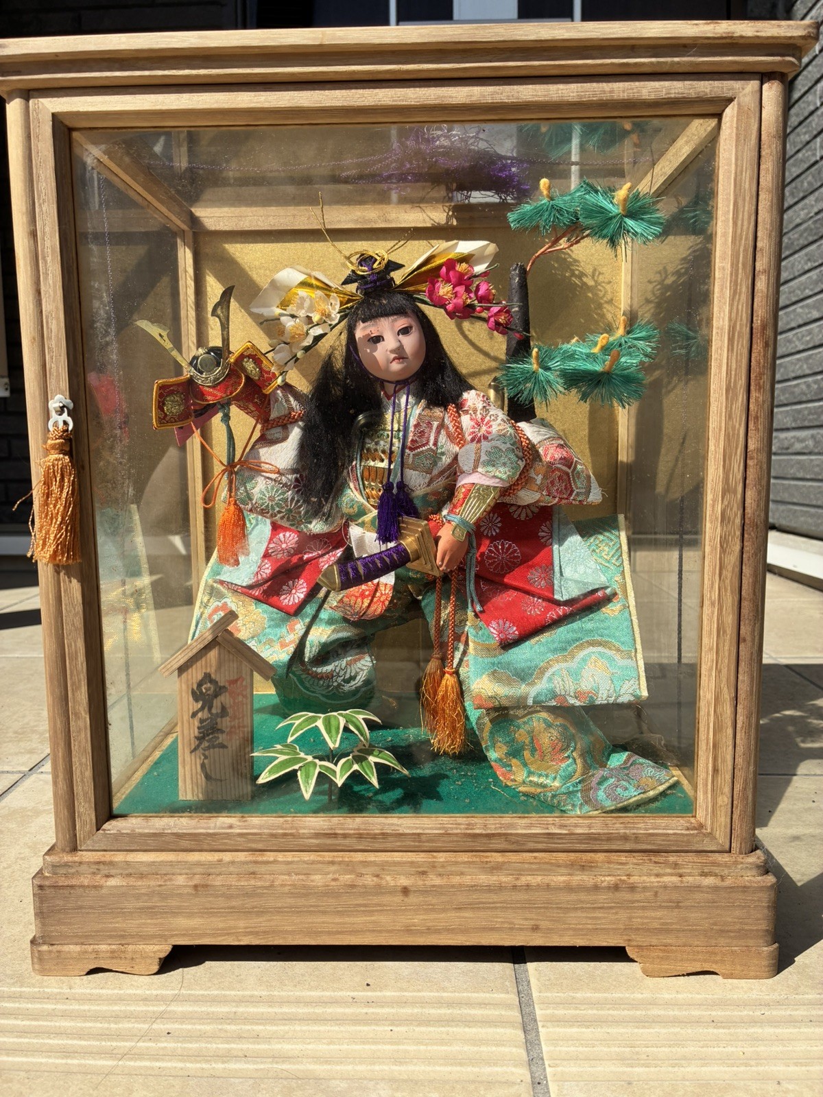 Authentic Vintage Japanese Warrior Doll Kabutosashi +Display Glass Case