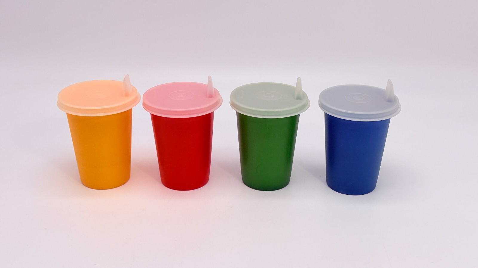 Set LOT of 4 Vintage 6 Oz Tupperware Kids Bell Tumbler Sippy Cups #109 Lids 1552