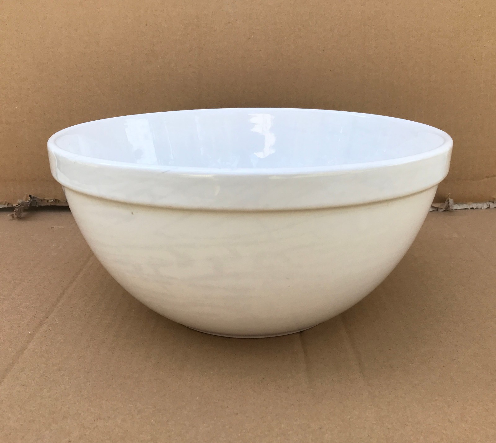 WHITE VINTAGE MIXING BOWL - 10