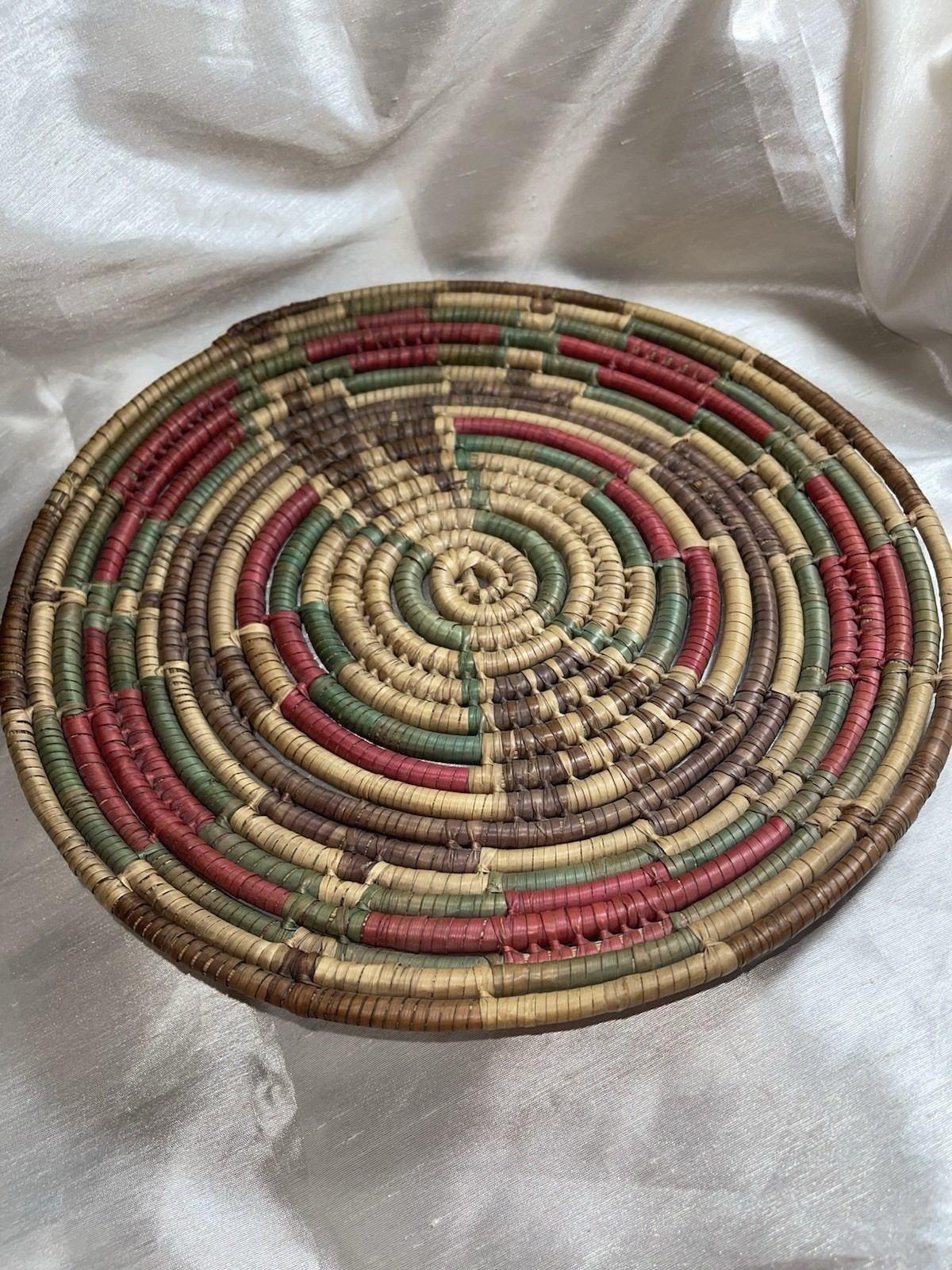 🧺 Vintage  12” Coiled Raffia Basket Tray - Polychrome Boho Woven Wall Plaque