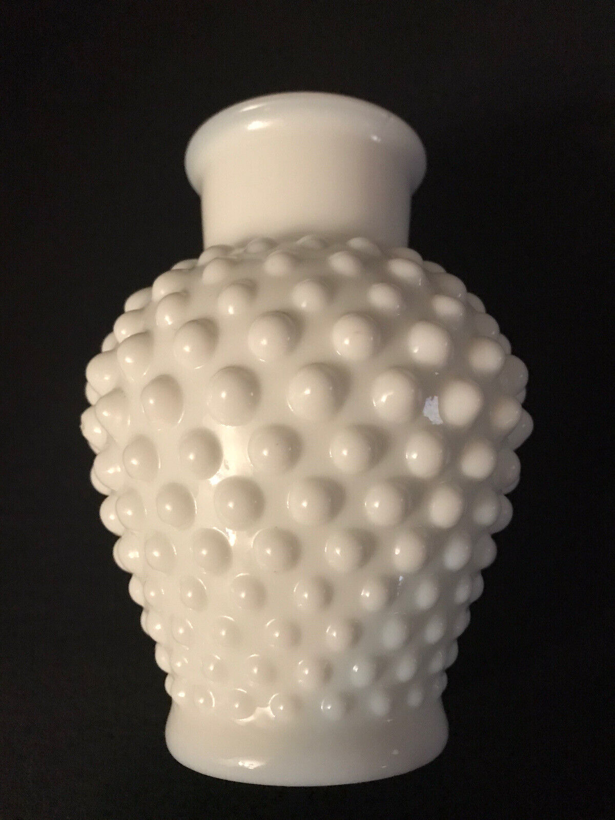 MINT CONDITION Hobnail White Milk Glass Round Bud Vase (1950”s)