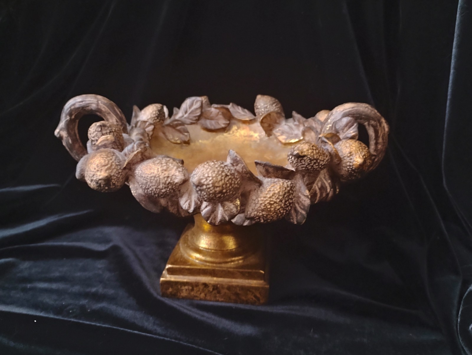 Victorian Pedestal Urn With Gold Detailed Acorns,7\ Victorian Pedestal Urn With Gold Detailed Acorns,7\