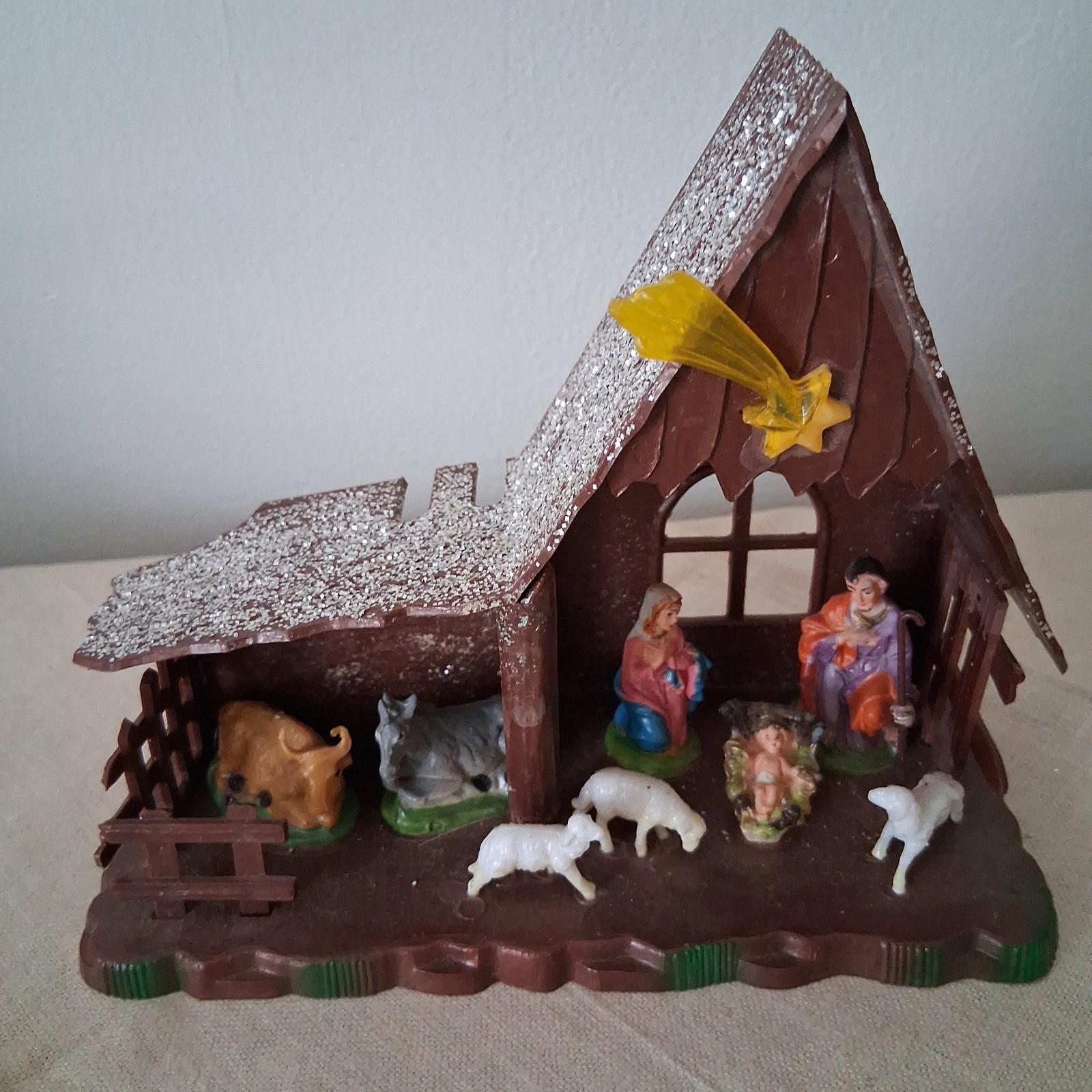 VTG MINIATURE HARD PLASTIC NATIVITY SCENE 5.5
