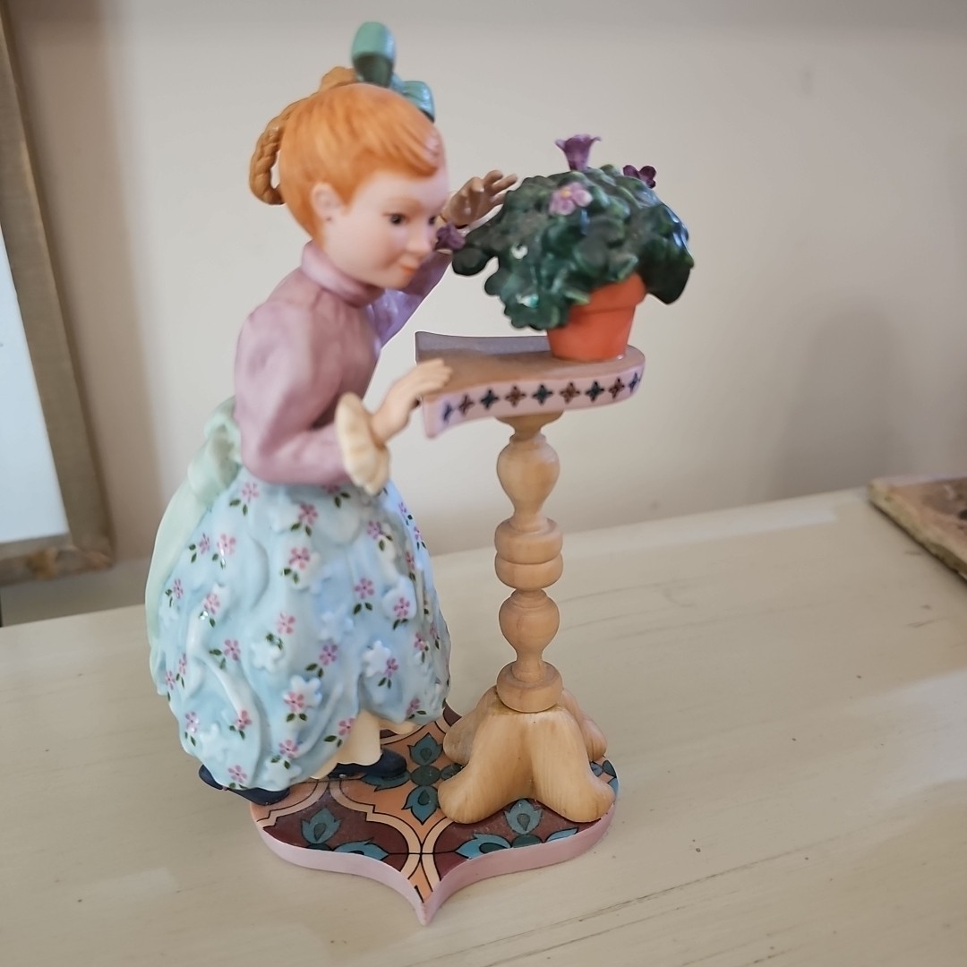 VIVI Life In Porcelain Figurine \