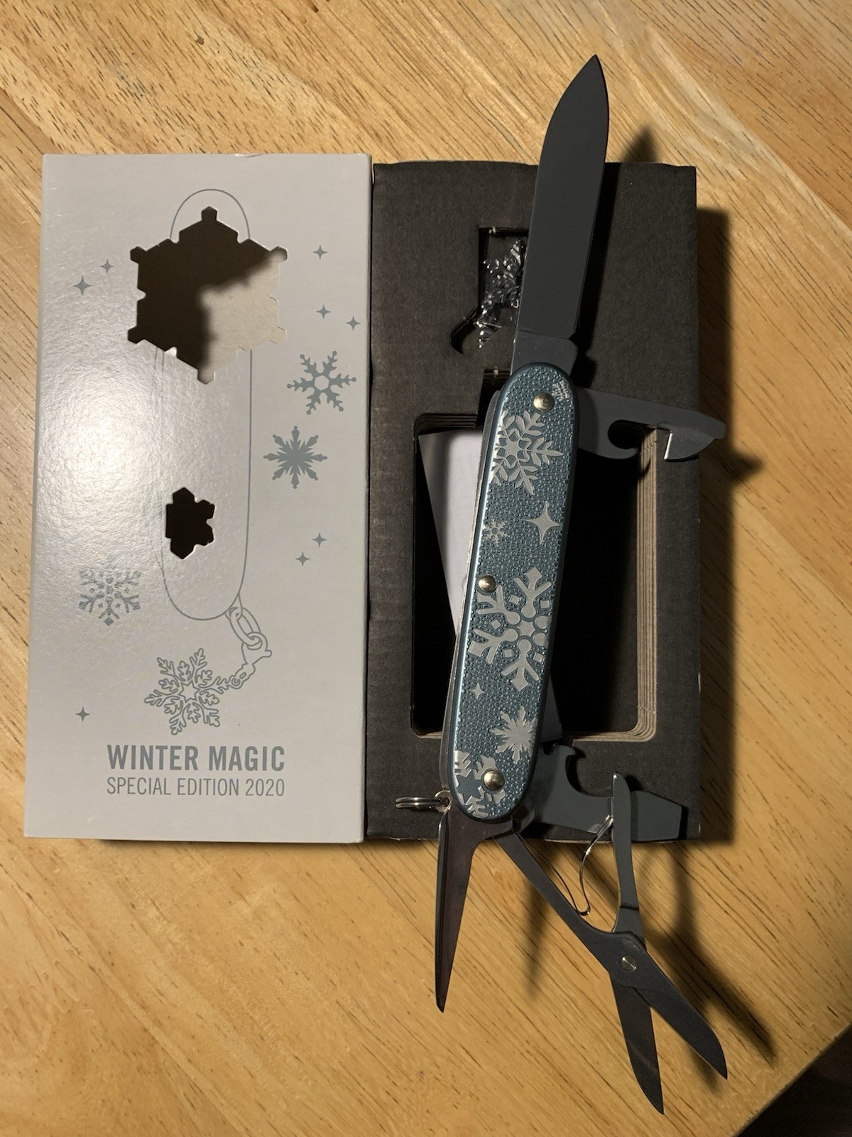 2020 Victorinox Winter Magic Special Edition Swiss Army Knife with Box