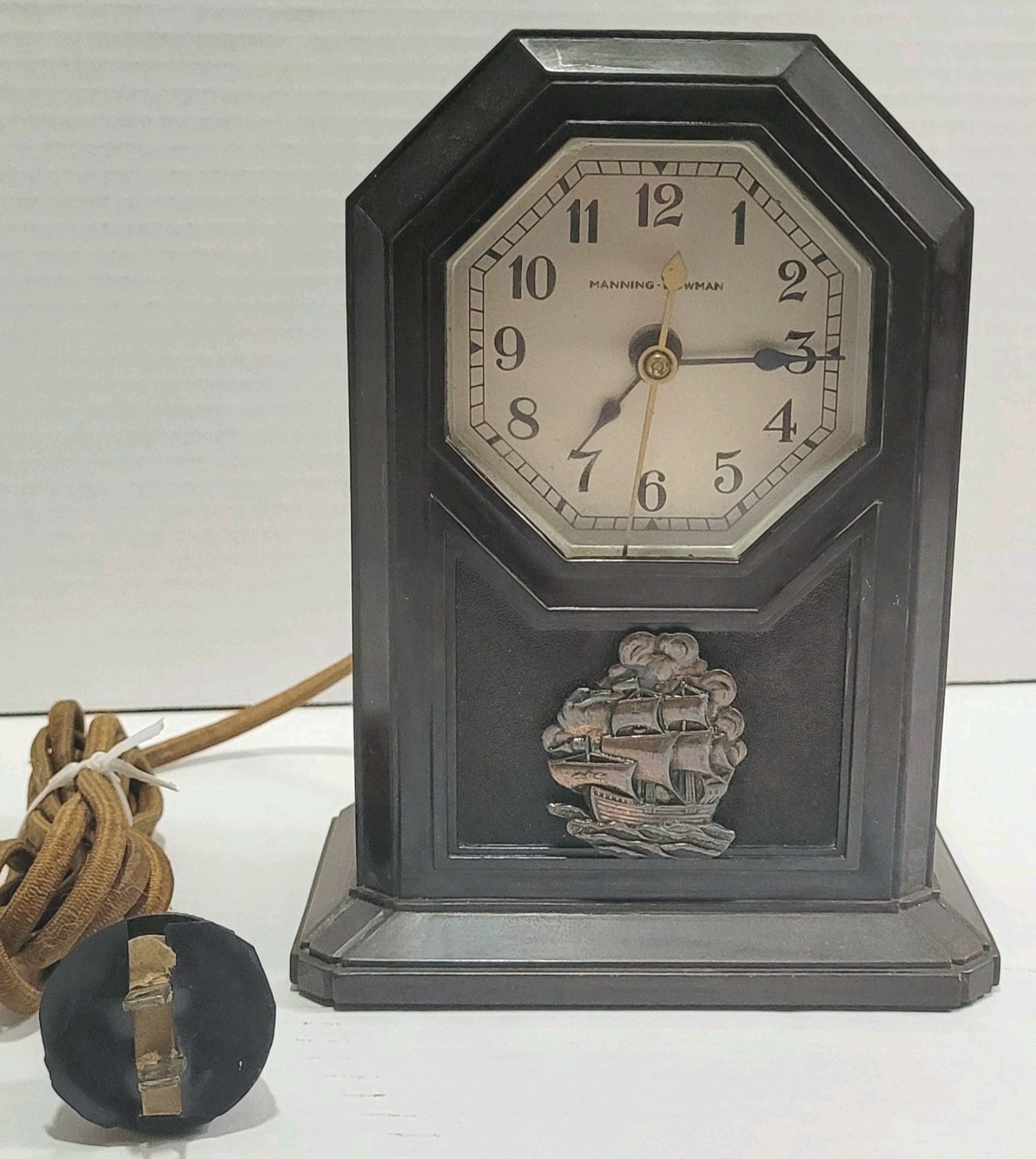 1931 Vintage Bakelite Manning And Bowman Mantel Art Deco Clock Works 1931 Vintage Bakelite Manning And Bowman Mantel Art Deco Clock Works