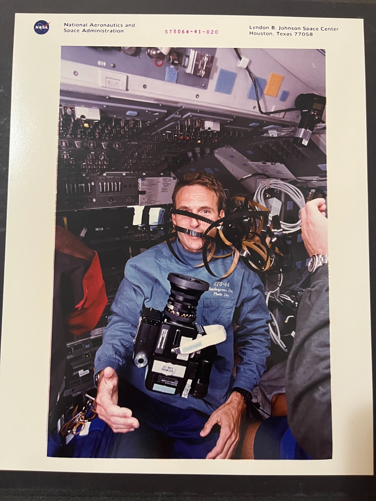 Vintage JSC NASA Kodak Photo Red Serial STS064-41-020 Jerry Linenger? Rare? Vintage JSC NASA Kodak Photo Red Serial STS064-41-020 Jerry Linenger? Rare?