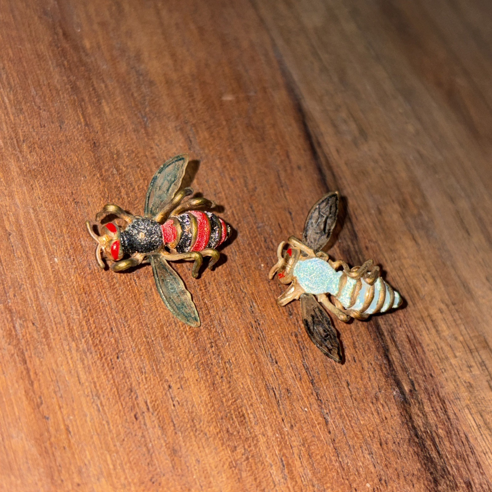 Pair Of Vintage Bee-shaped Enamel Pinback Brooch Pair Of Vintage Bee-shaped Enamel Pinback Brooch