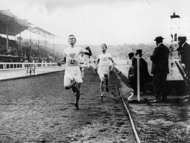 Melvin Sheppard USA crosses finish line win final 1500 Metres 1908 - 1908 Photo