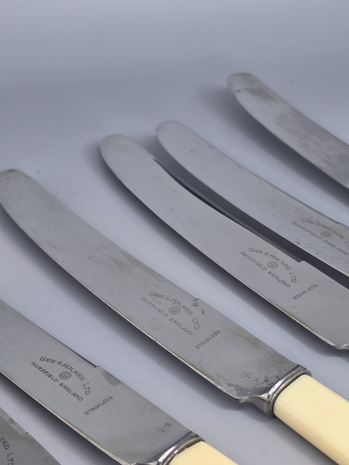 Vintage Gee & Holmes Sheffield England Stainless Dinner Knives Cream Handles Set
