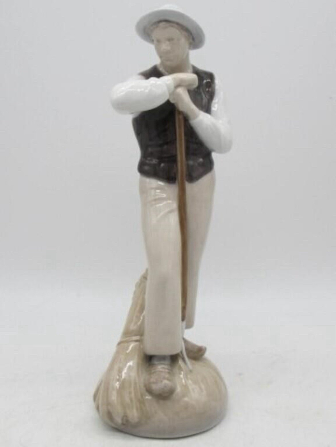 Bing Grondahl B&G Denmark Porcelain Figurine Harvest Man Farmer 2049 1st Quality
