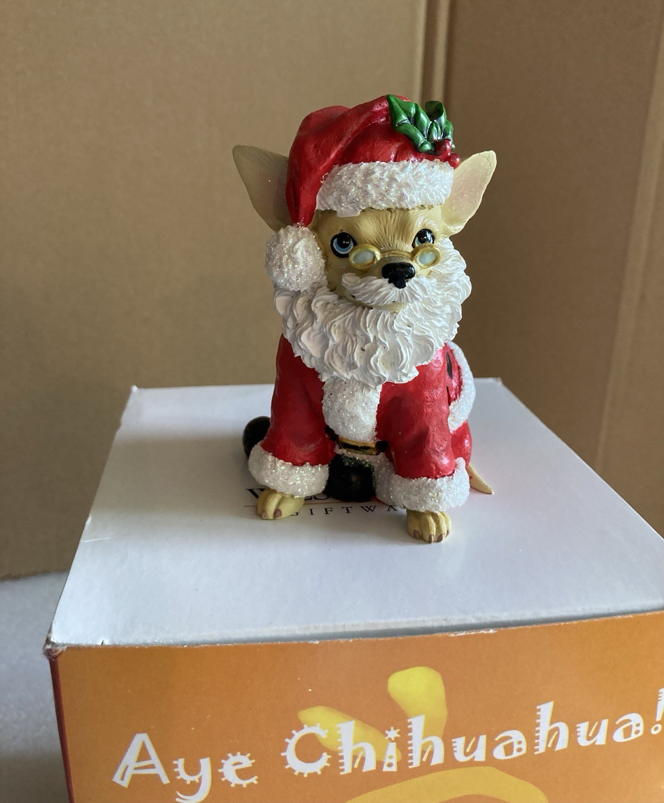 Aye Chihuahua Christmas Santa Chihuahua Dog Figurine 2009 Display 3.5 +Box 13371