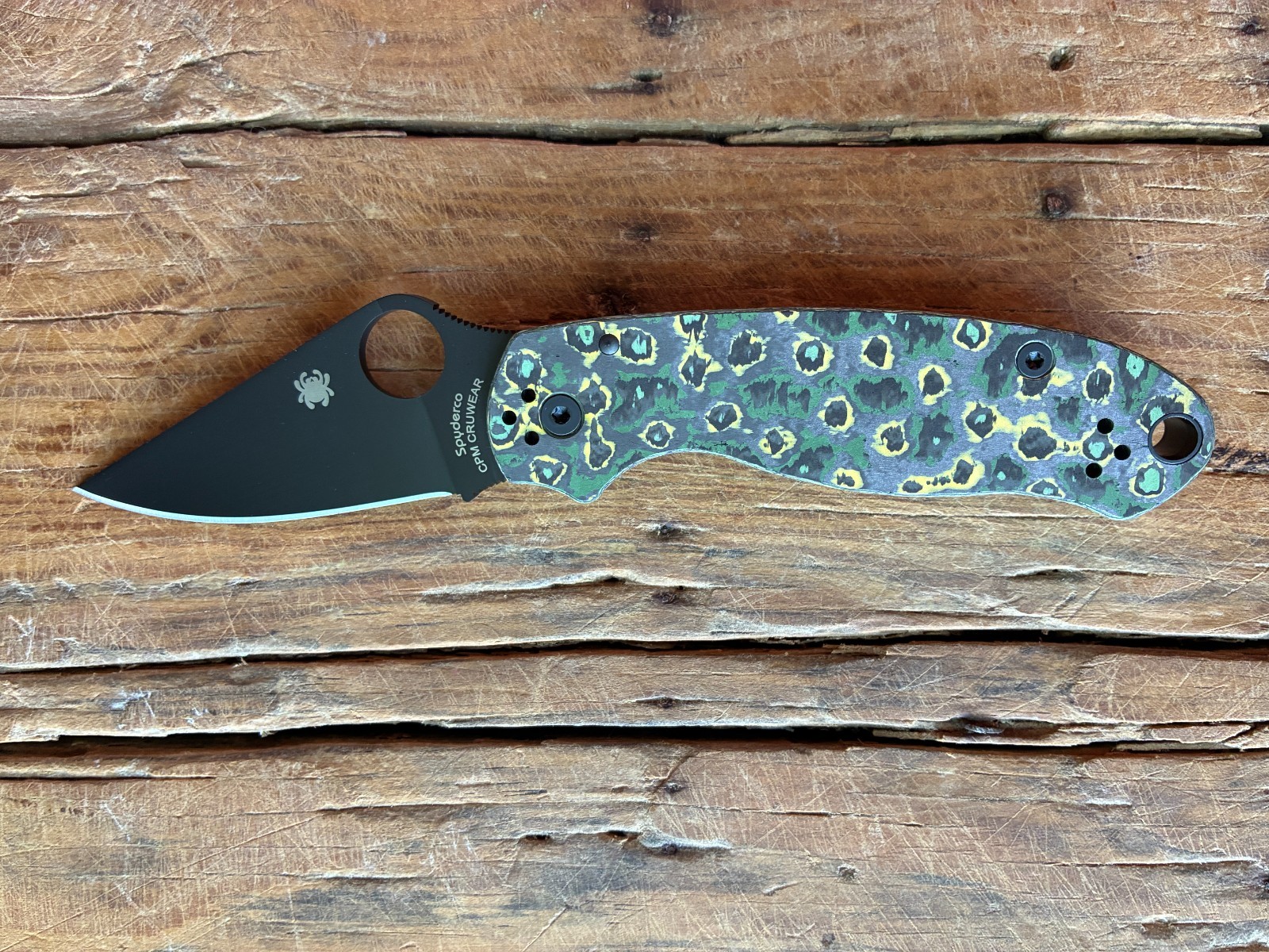 Spyderco Para 3 Cru-Wear DLC Toxic Storm Fat Carbon Knife