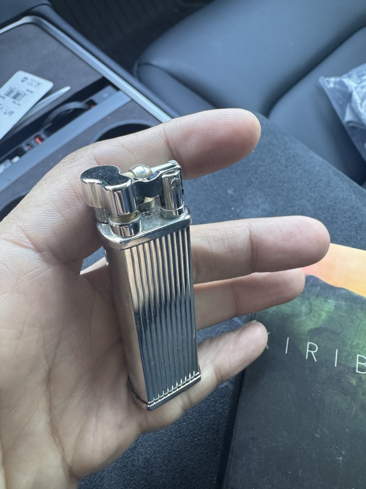 Kiribi Kenshi Mizo Silver Pipe Lighter L-0038 with Original Box – Used Kiribi Kenshi Mizo Silver Pipe Lighter L-0038 with Original Box – Used