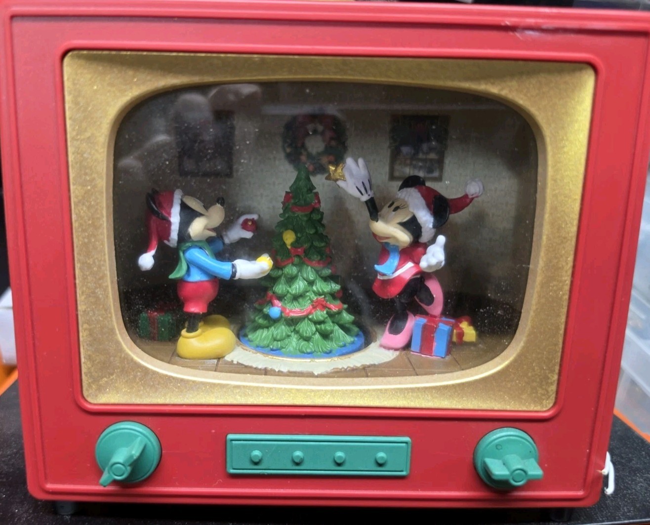 Aldi Exclusive Musical Christmas Scene In Retro TV Disney Mickey Minnie Works