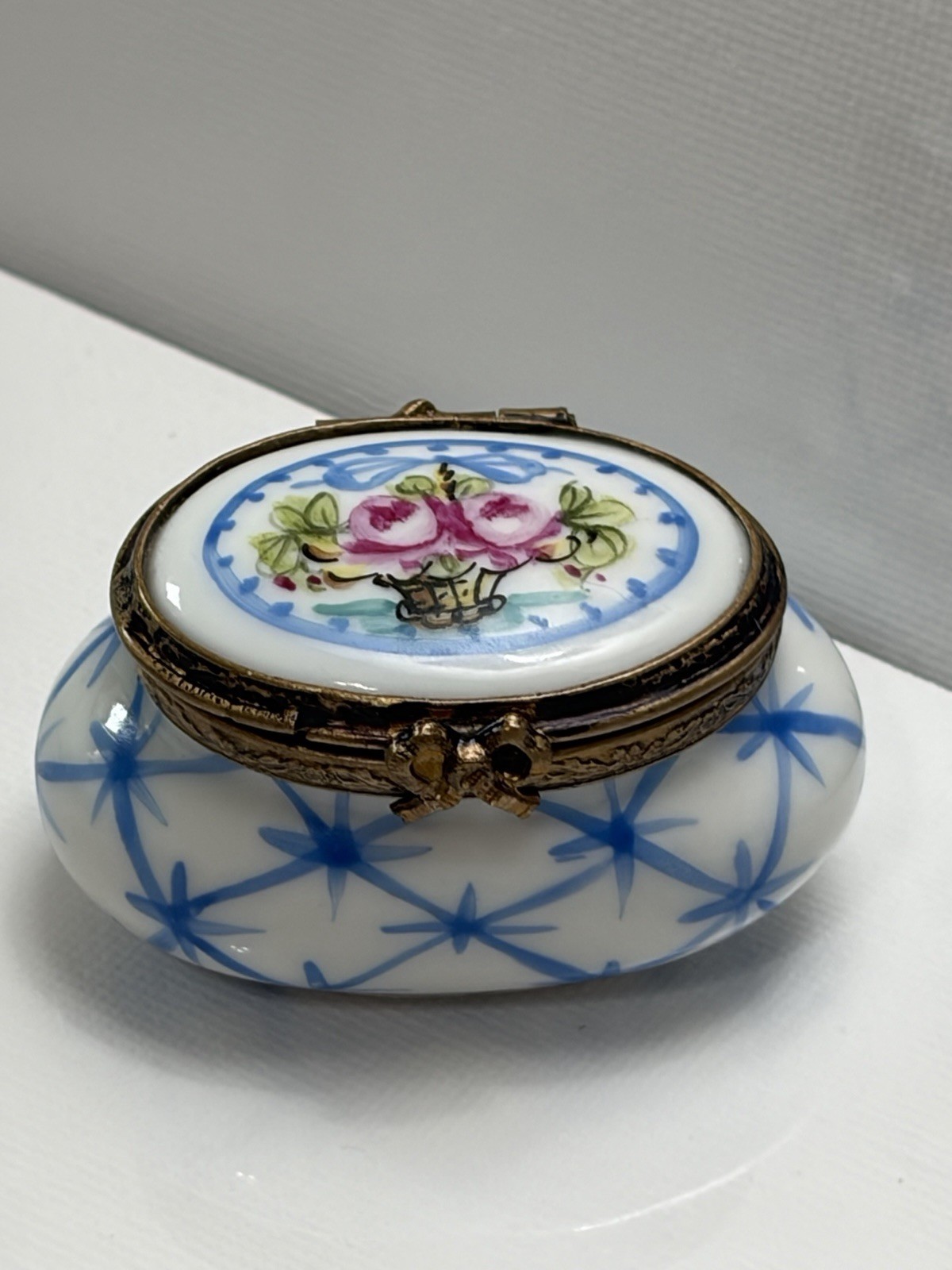 Vintage Peint Main Limoges Box With Basket Of Roses Vintage Peint Main Limoges Box With Basket Of Roses