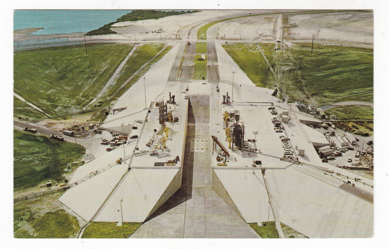 c1960 CAPE CANAVERAL FLORIDA KENNEDY SPACE CENTER LAUNCH PAD 39 POSTCARD FL OLD
