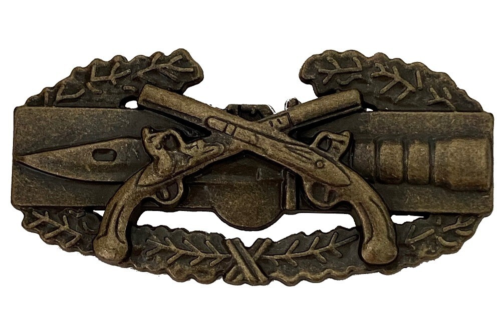 Military Police Combat Action Badge US Army MP CAB Pistols Insignia Antique Pin Military Police Combat Action Badge US Army MP CAB Pistols Insignia Antique Pin