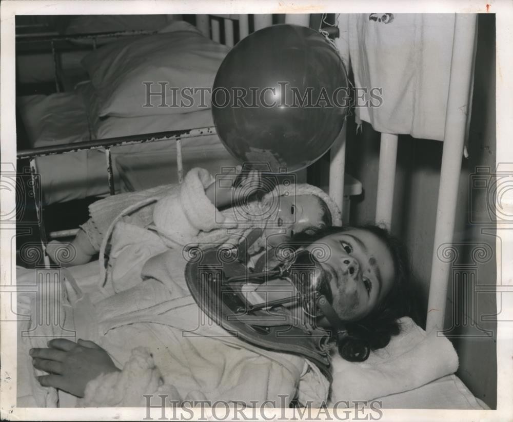 1947 Press Photo Yvonne Scodellaro with Balloon & Doll Injured in Car Accident 1947 Press Photo Yvonne Scodellaro with Balloon & Doll Injured in Car Accident