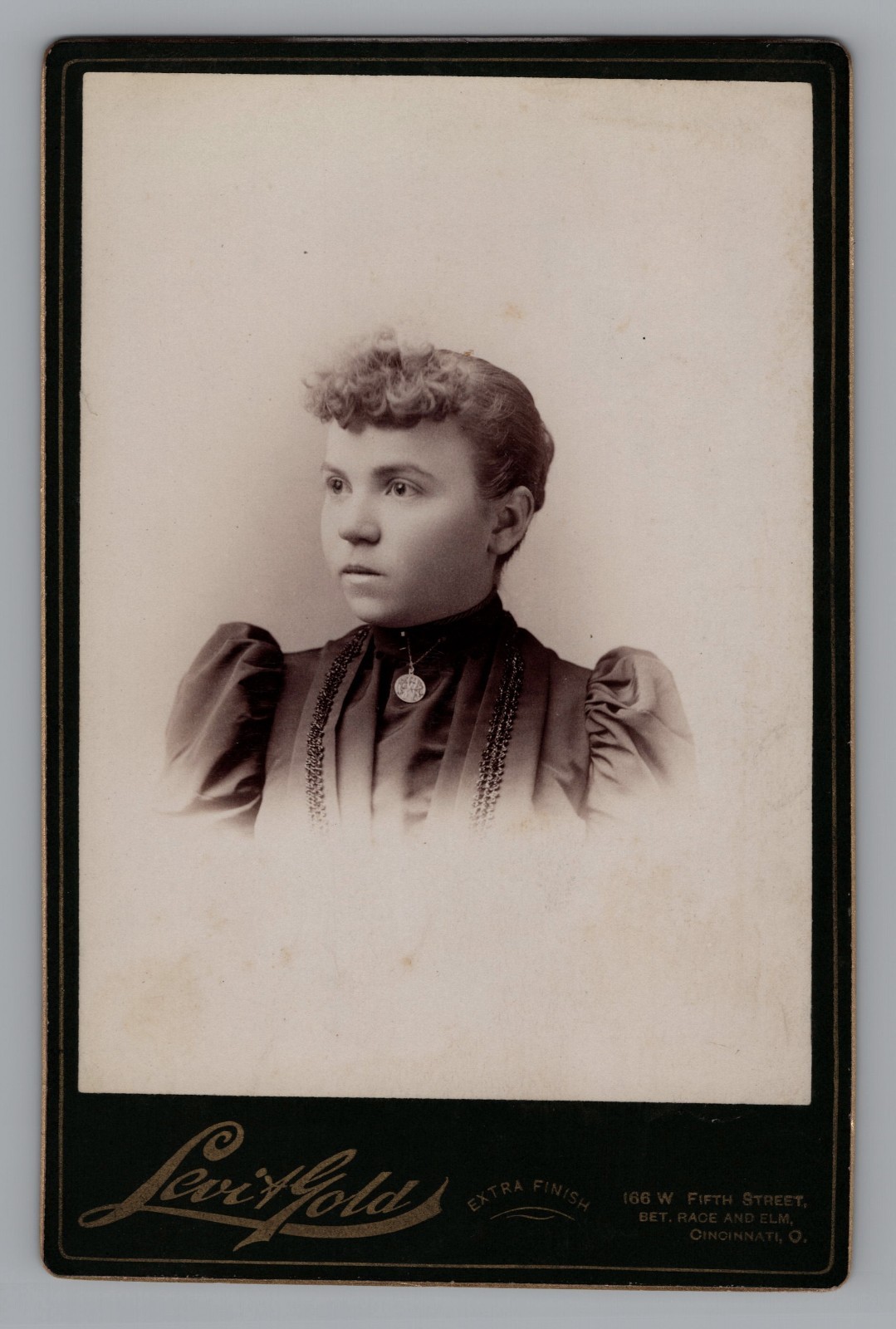 ntique Victorian Cabinet Card Photo 1890s Woman High Lace Collar Puffed Sleeves