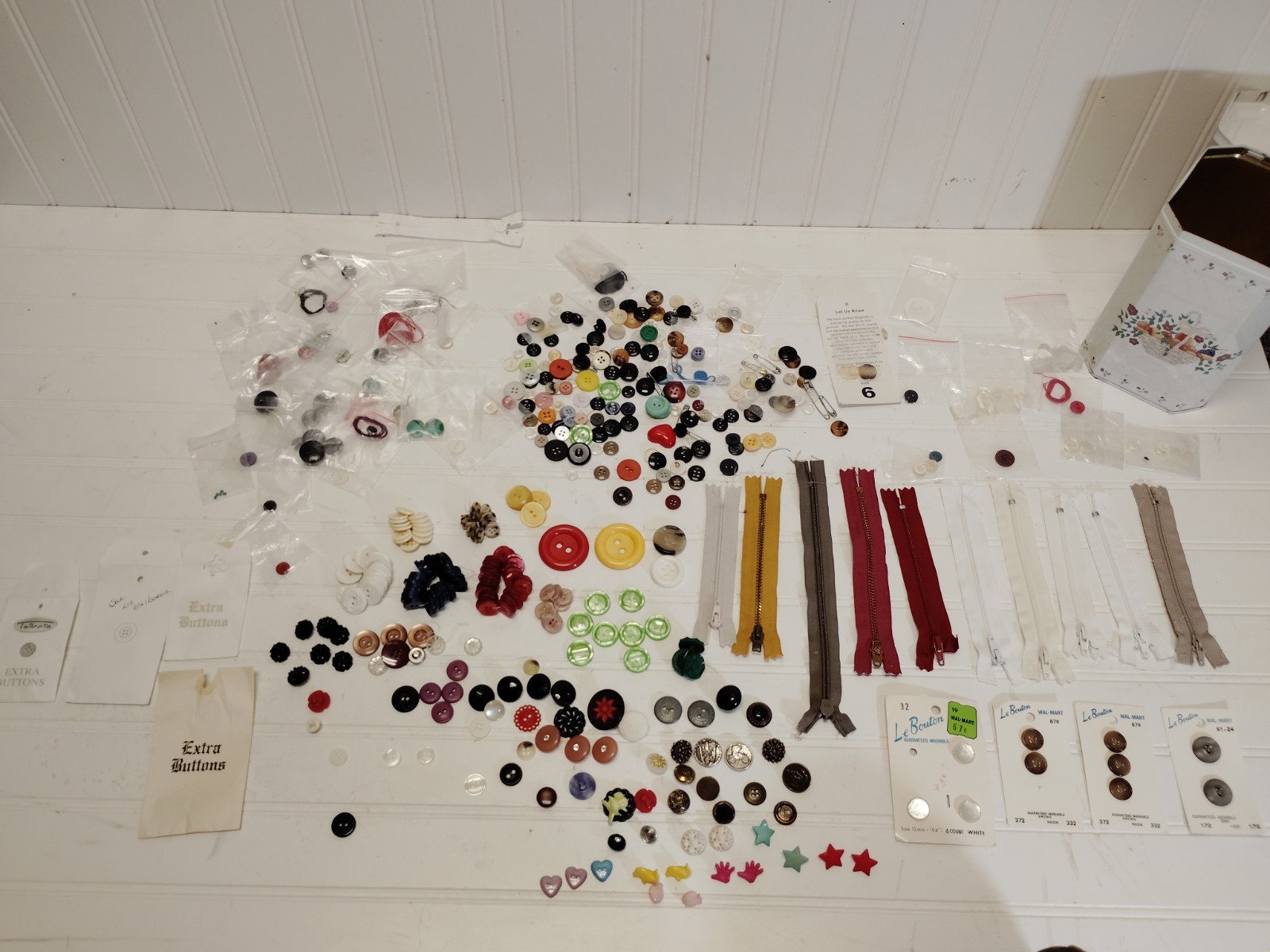 VTG Antique Sewing Lot Mixed Buttons YKK Zippers 90s NOS Le Bouton Wal-Mart New