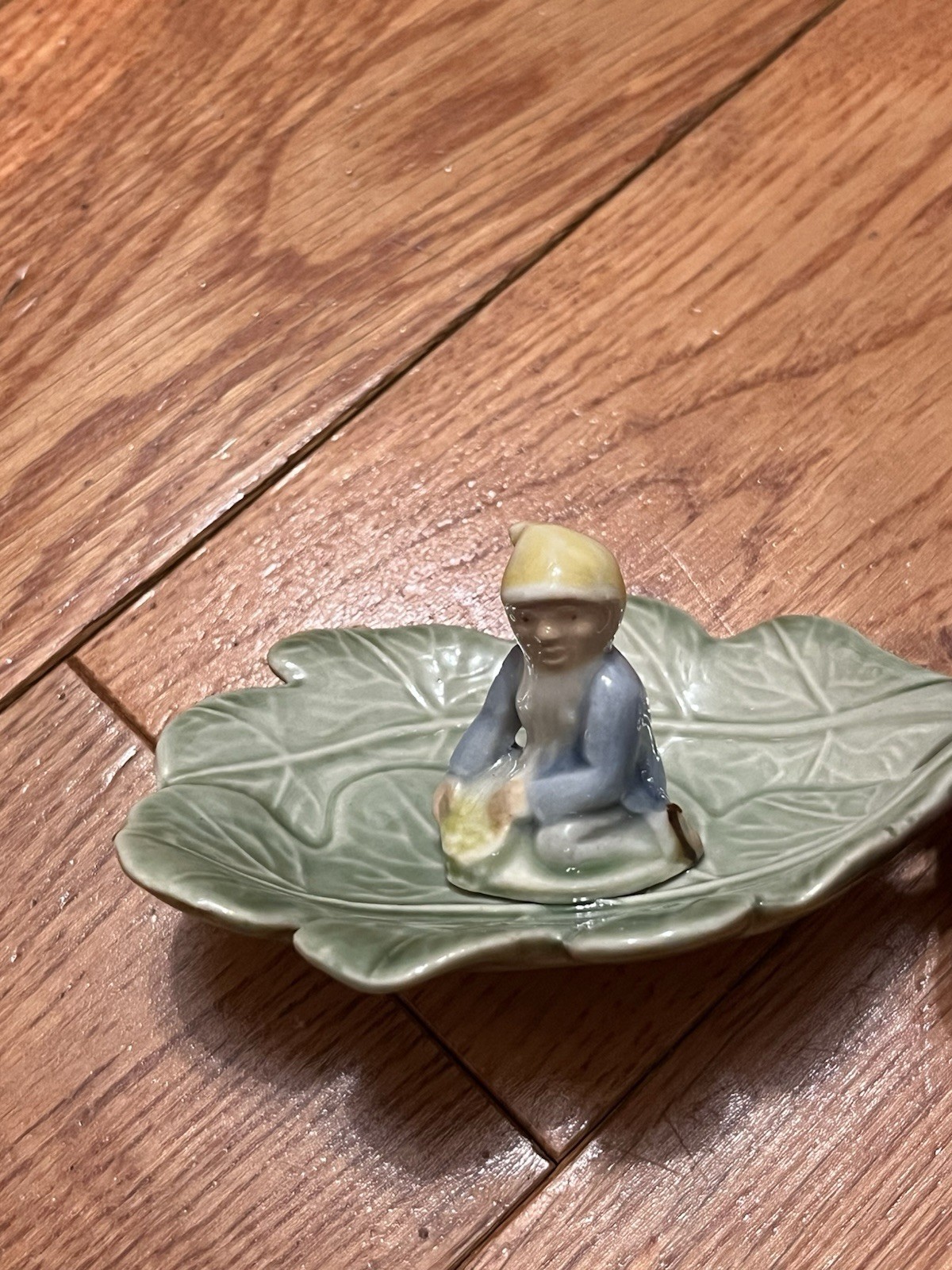 Vintage Shamrock Pottery Ireland Figurine Elf On Green Leaf 4” Trinket Dish