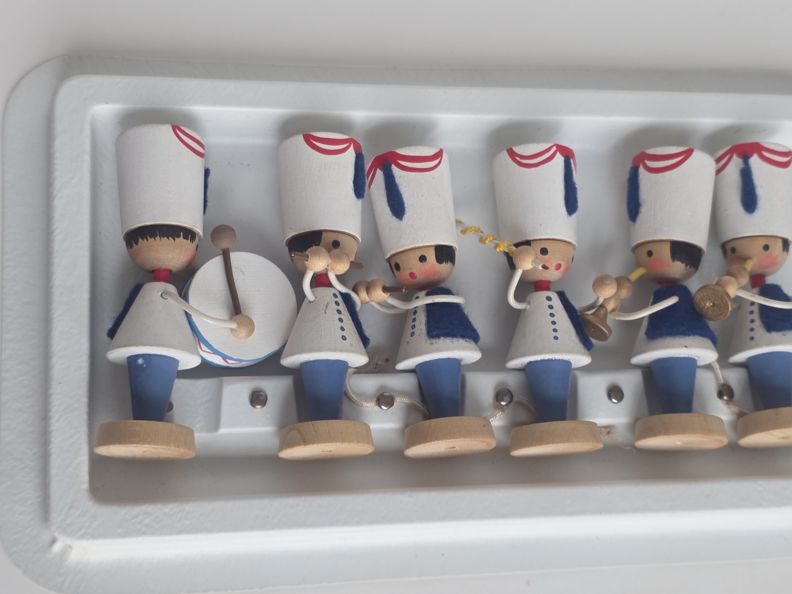 Set Of 6 Carved Wooden Marching Band Figurines In Box Wendt & Kuhn Erzgebirge? Set Of 6 Carved Wooden Marching Band Figurines In Box Wendt & Kuhn Erzgebirge?