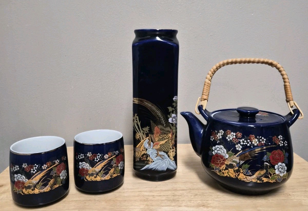 VTG Japanese Cobalt Blue Tea Pot Set W/ 2 Cups Large Cup, Gold Design